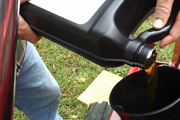 What kind of oil for lawn mower should you buy